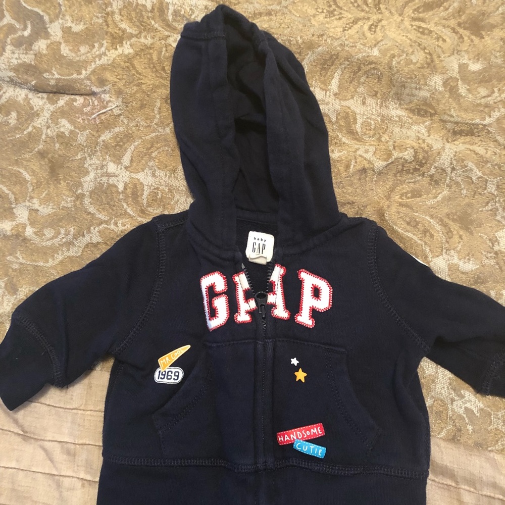 Euc Gap sweat suit 0-3 months